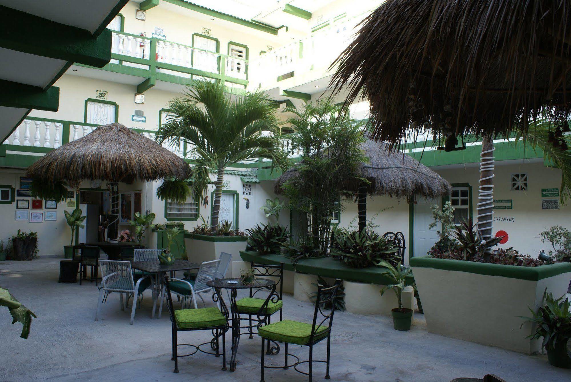 Oyo Hotel Addy Tulum Exteriér fotografie